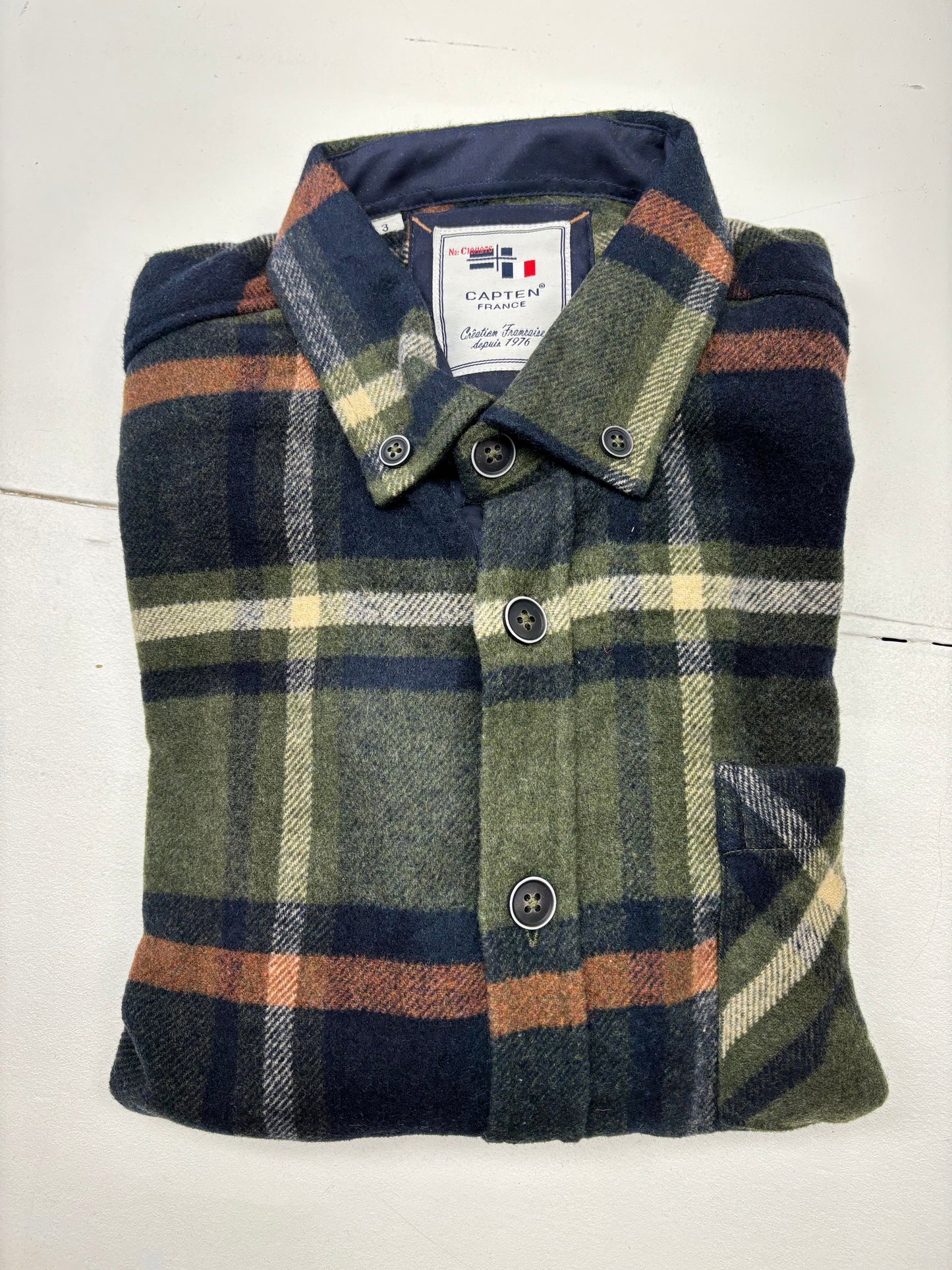 Chemise / sur chemise