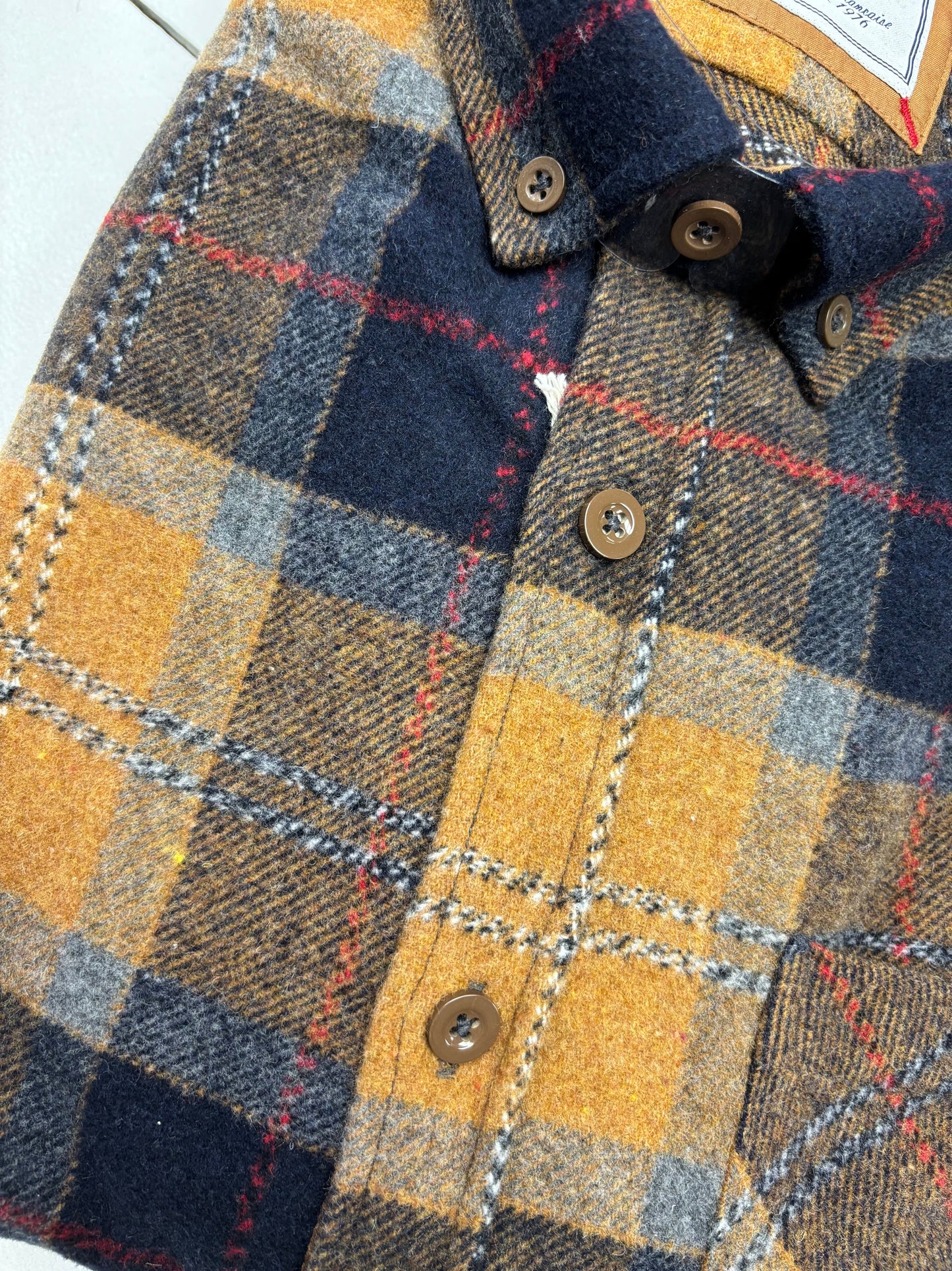 Chemise / sur chemise